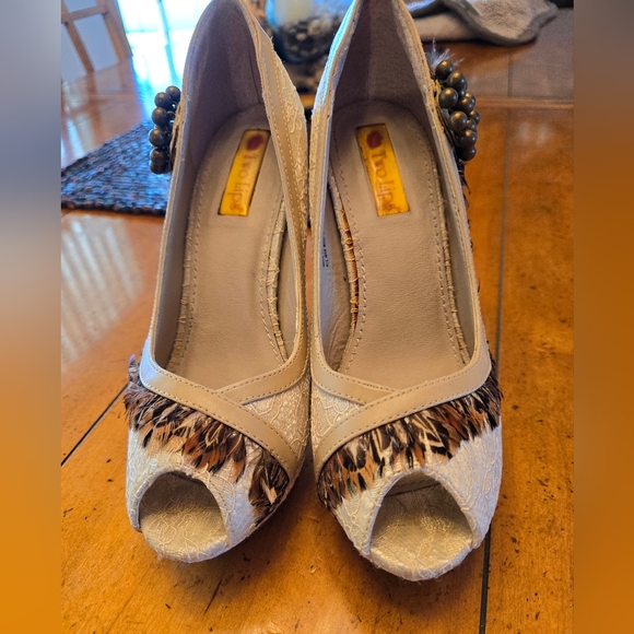 Fabulous Two Lips lace and leather peep toe platform heels. Size 7 - Picture 2 of 7